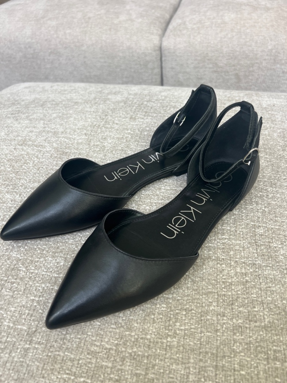 CALVIN KLEIN ODELI 2 ANKLE STRAP BALLET FLAT